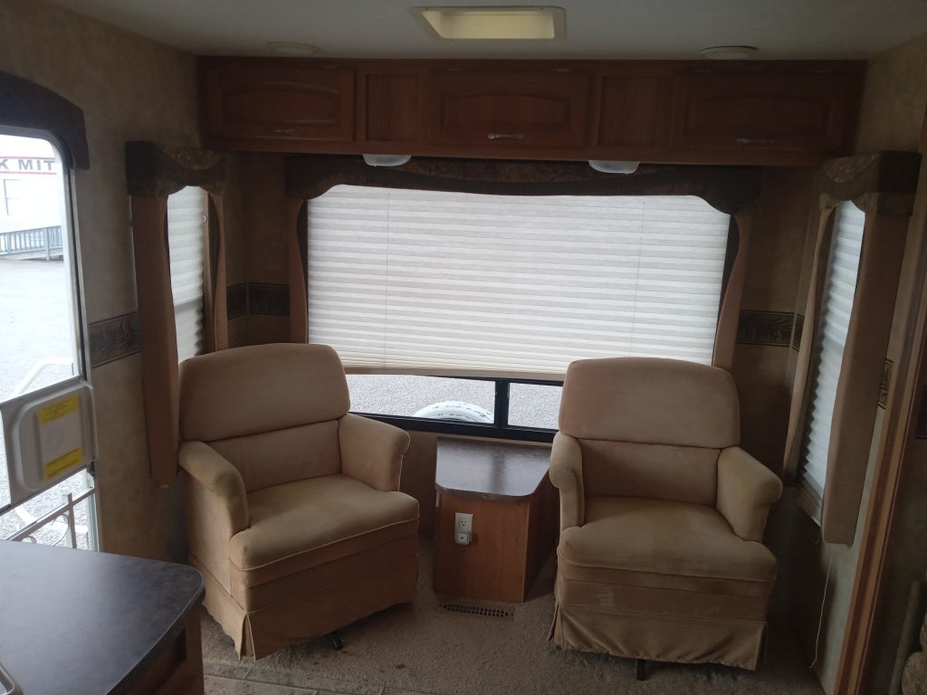 2010 JAYCO EAGLE Base