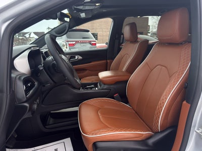 2024 Chrysler Pacifica Hybrid Pinnacle