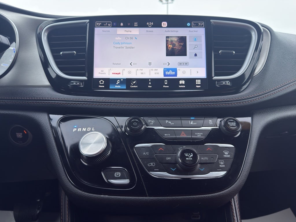 2024 Chrysler Pacifica Hybrid Pinnacle