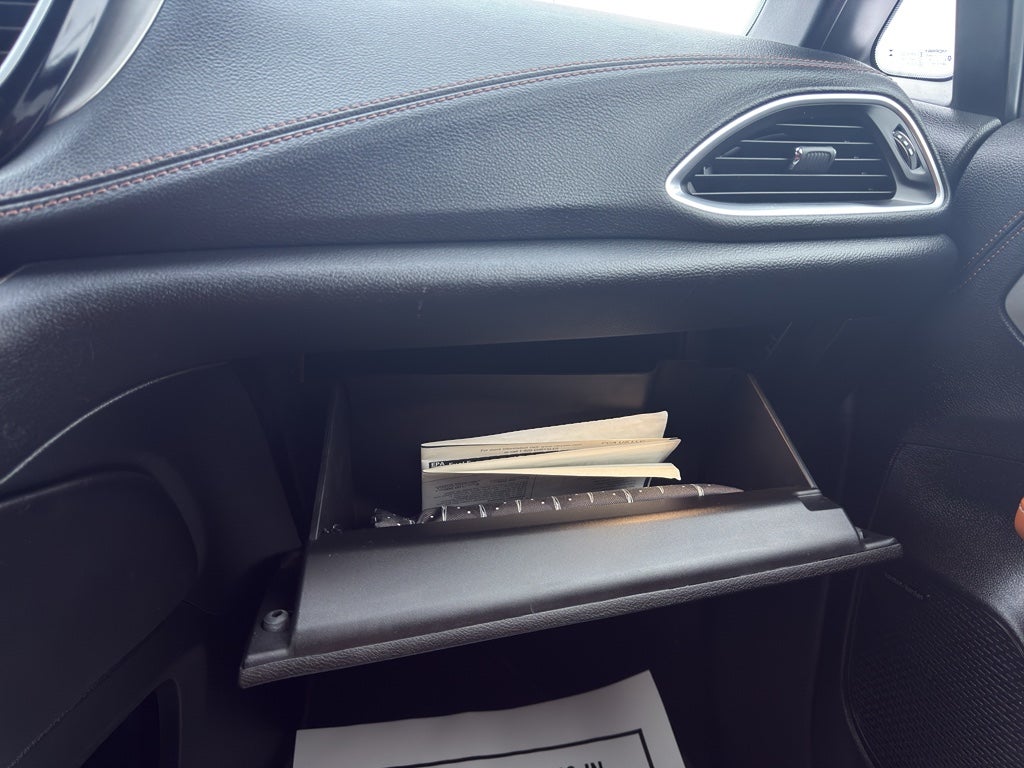 2024 Chrysler Pacifica Hybrid Pinnacle