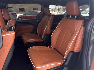 2024 Chrysler Pacifica Hybrid Pinnacle