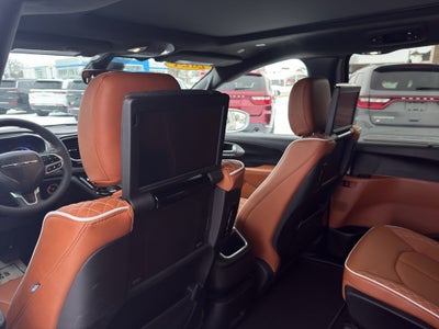 2024 Chrysler Pacifica Hybrid Pinnacle