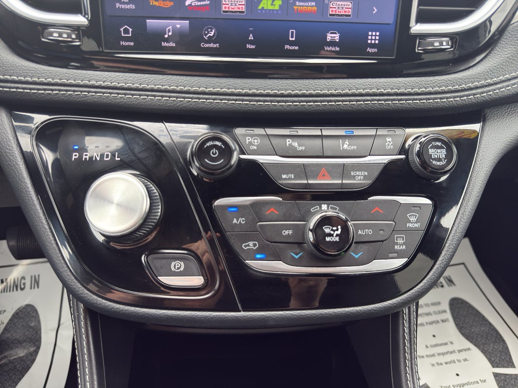 2024 Chrysler Pacifica Hybrid Premium S Appearance Pkg