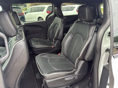 2024 Chrysler Pacifica Hybrid Premium S Appearance Pkg