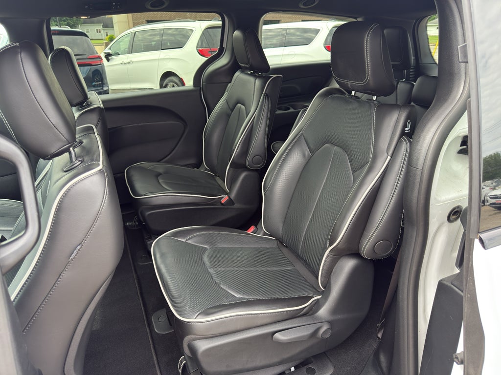 2024 Chrysler Pacifica Hybrid Premium S Appearance Pkg