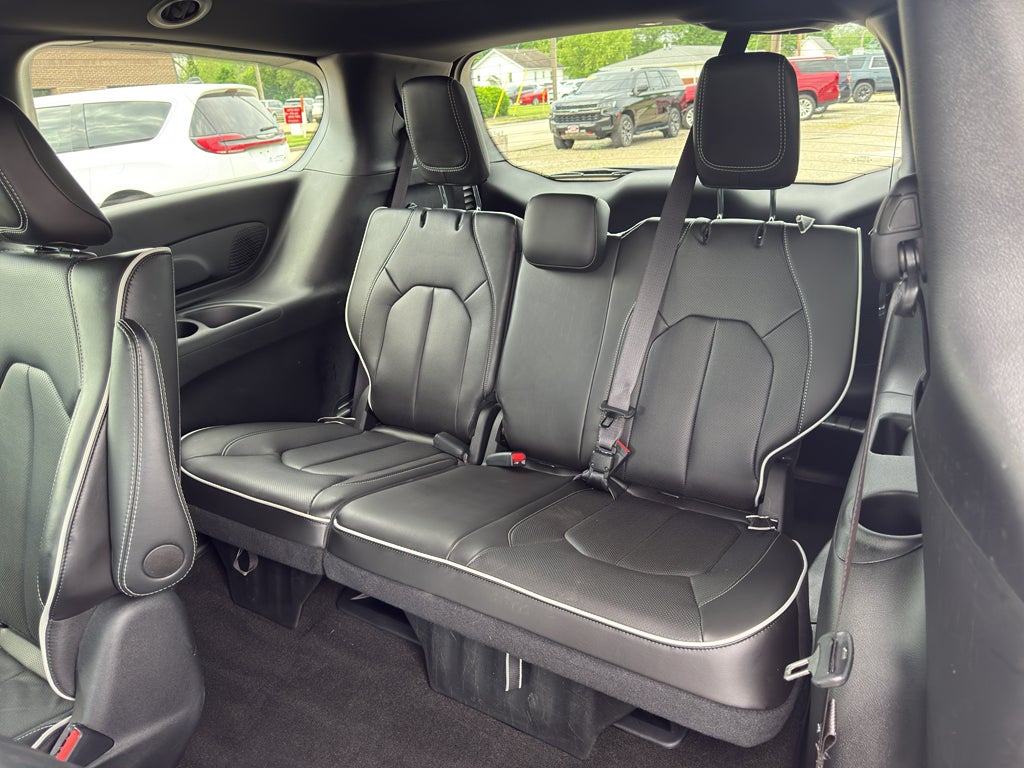 2024 Chrysler Pacifica Hybrid Premium S Appearance Pkg