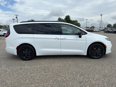 2024 Chrysler Pacifica Hybrid Premium S Appearance Pkg