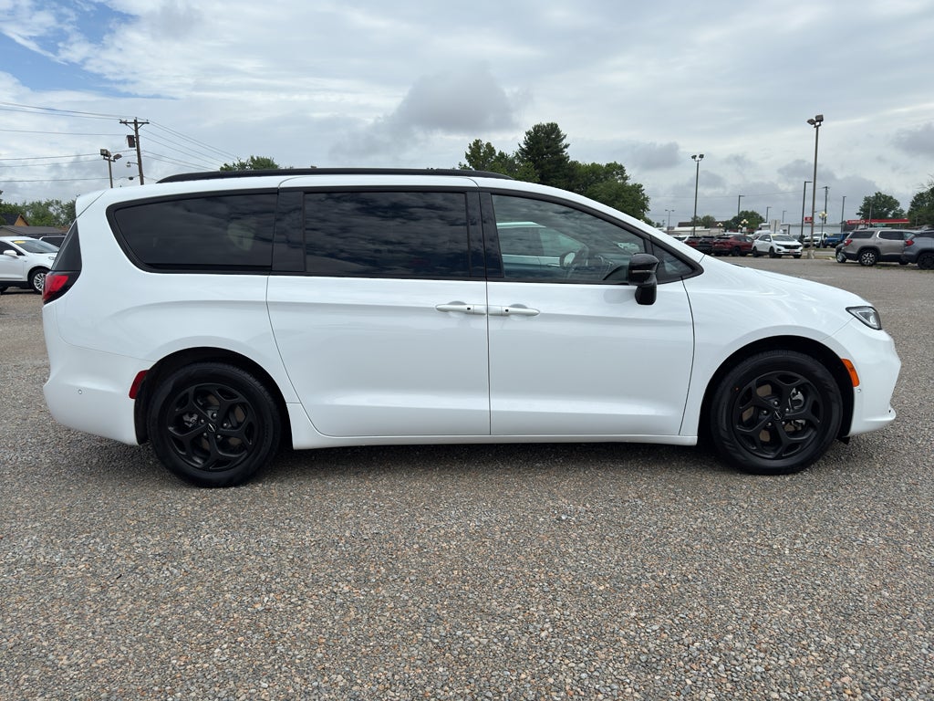 2024 Chrysler Pacifica Hybrid Premium S Appearance Pkg