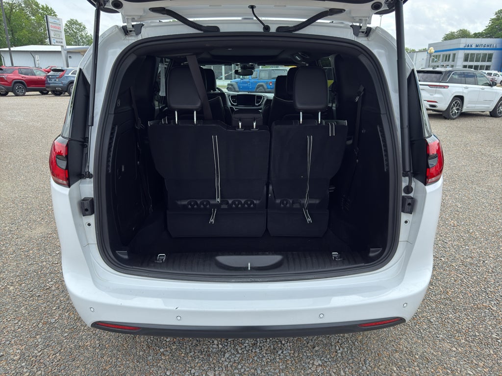 2024 Chrysler Pacifica Hybrid Premium S Appearance Pkg