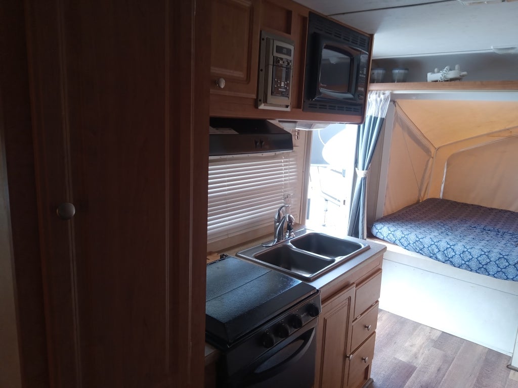 2007 HYBRID camper Base