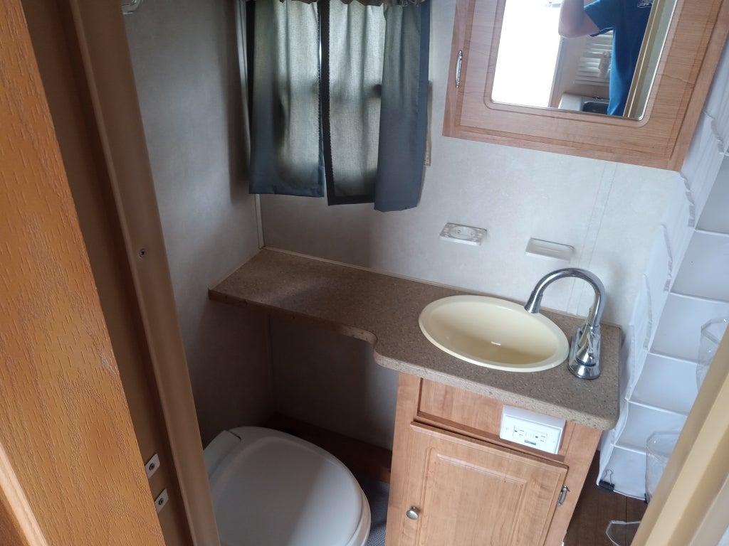 2007 HYBRID camper Base