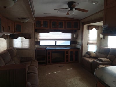 2011 MONTANA fifth whee Base