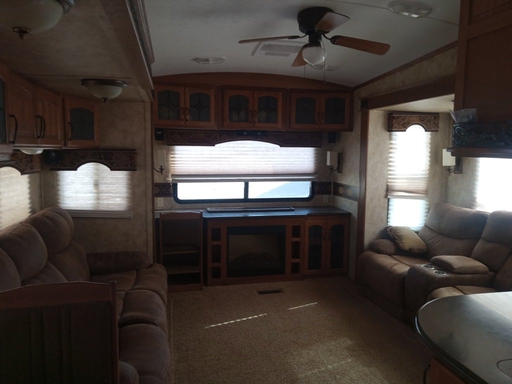 2011 MONTANA fifth whee Base