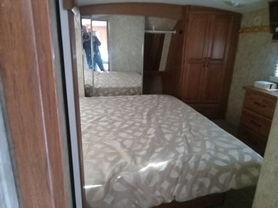 2011 MONTANA fifth whee Base