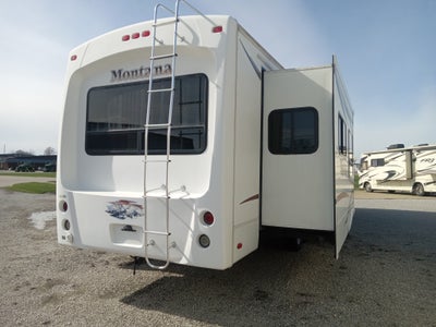 2011 MONTANA fifth whee Base