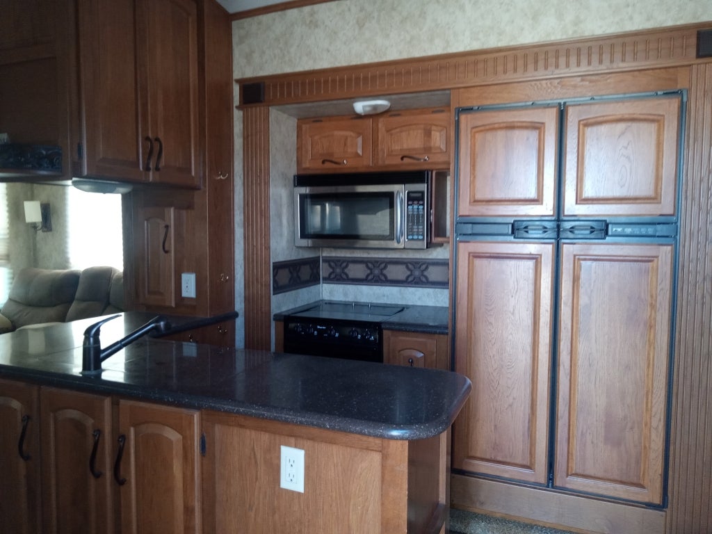 2011 MONTANA fifth whee Base