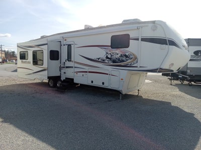 2011 MONTANA fifth whee Base