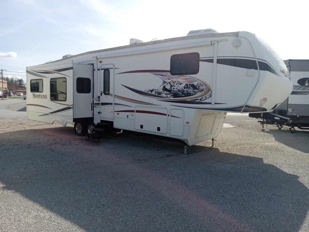 2011 MONTANA fifth whee Base