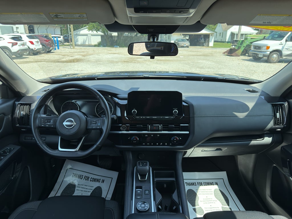 2023 Nissan Pathfinder SV