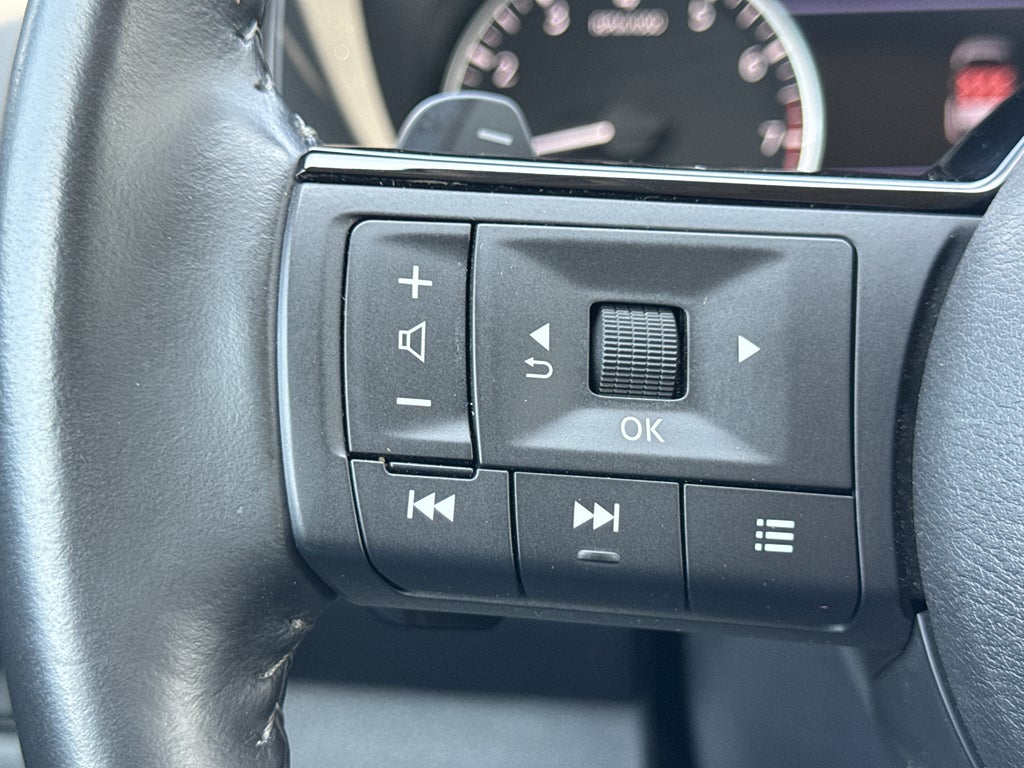 2023 Nissan Pathfinder SV