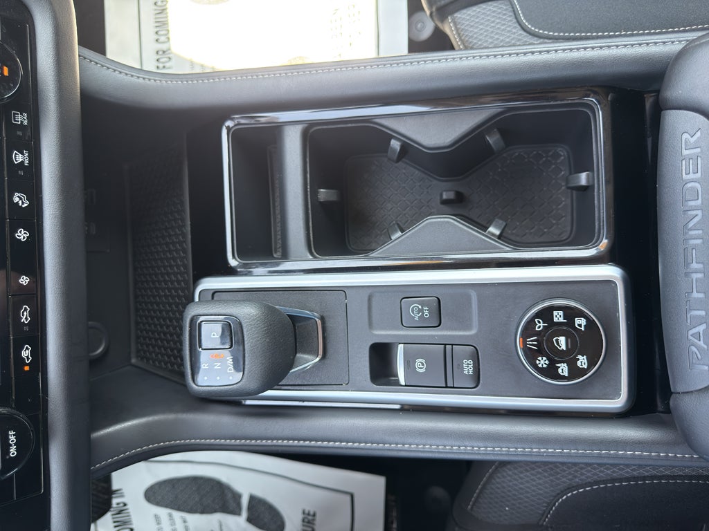 2023 Nissan Pathfinder SV