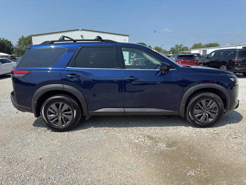 2023 Nissan Pathfinder SV
