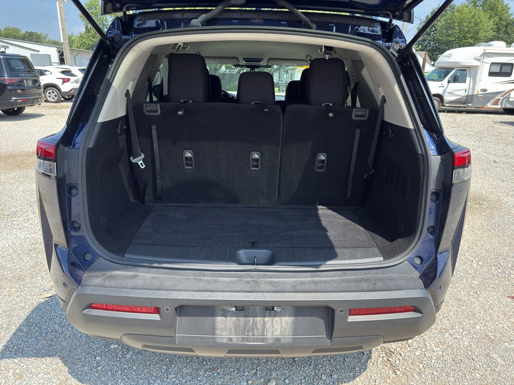 2023 Nissan Pathfinder SV