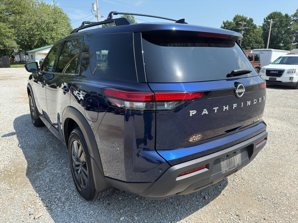 2023 Nissan Pathfinder SV