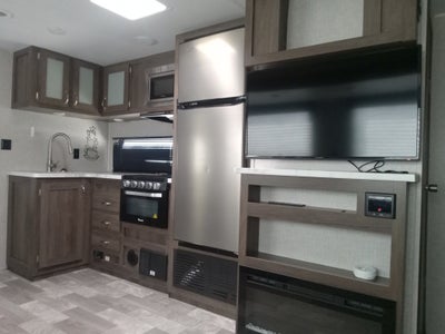 2021 FOREST RIV DELLA TERR Base