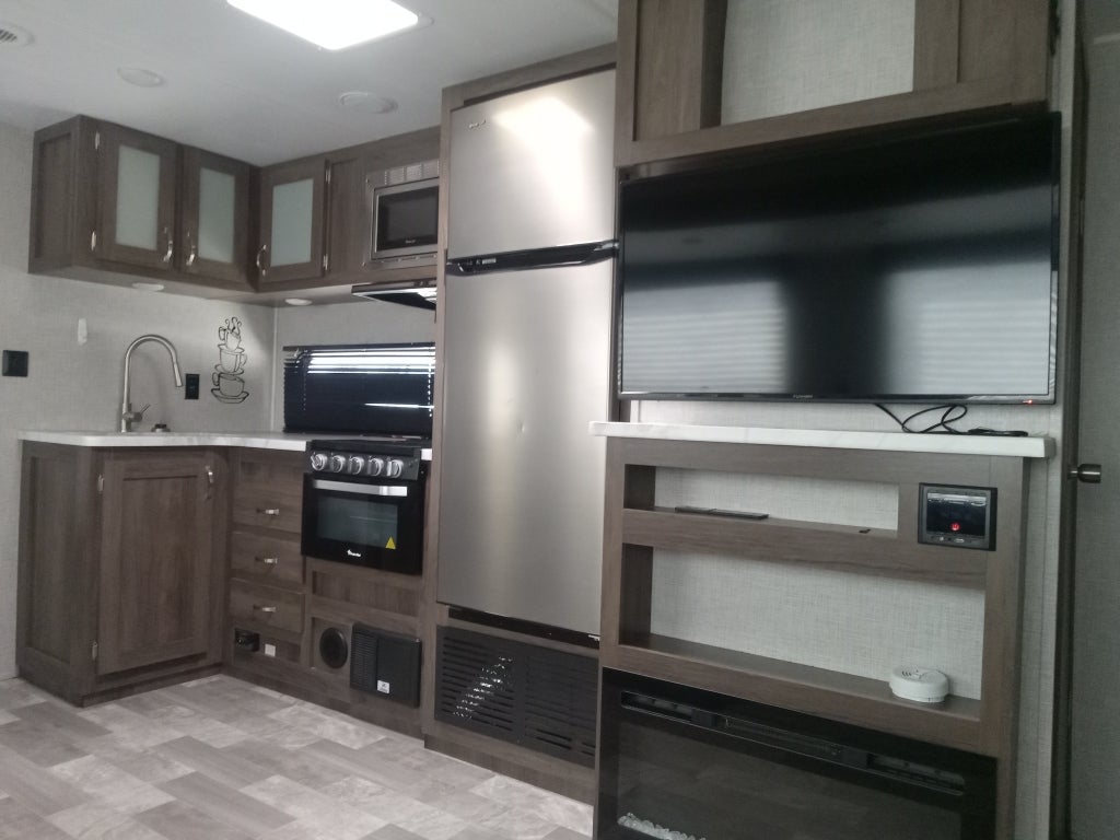 2021 FOREST RIV DELLA TERR Base